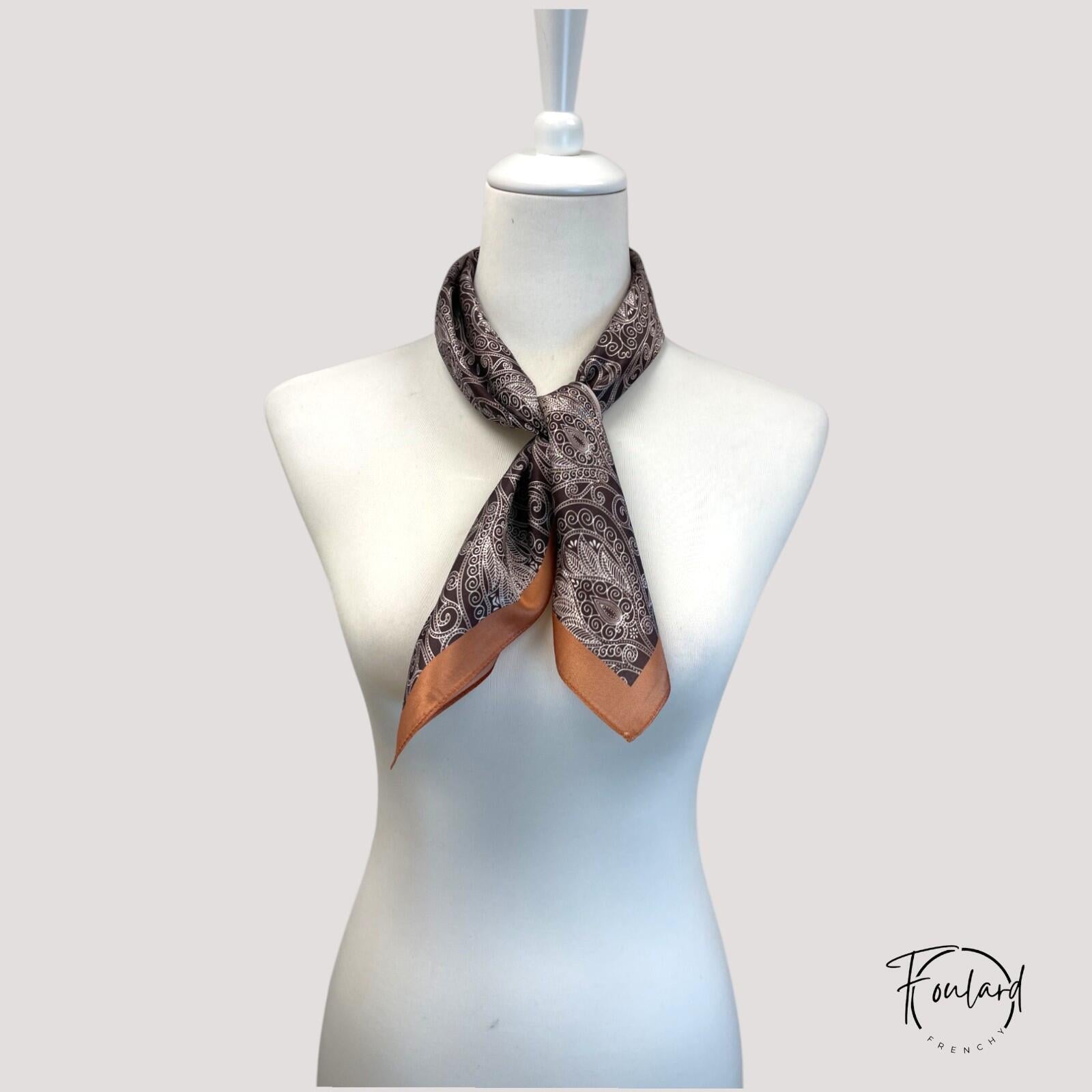 Foulard carré en soie chic, allure raffinée – Image 3