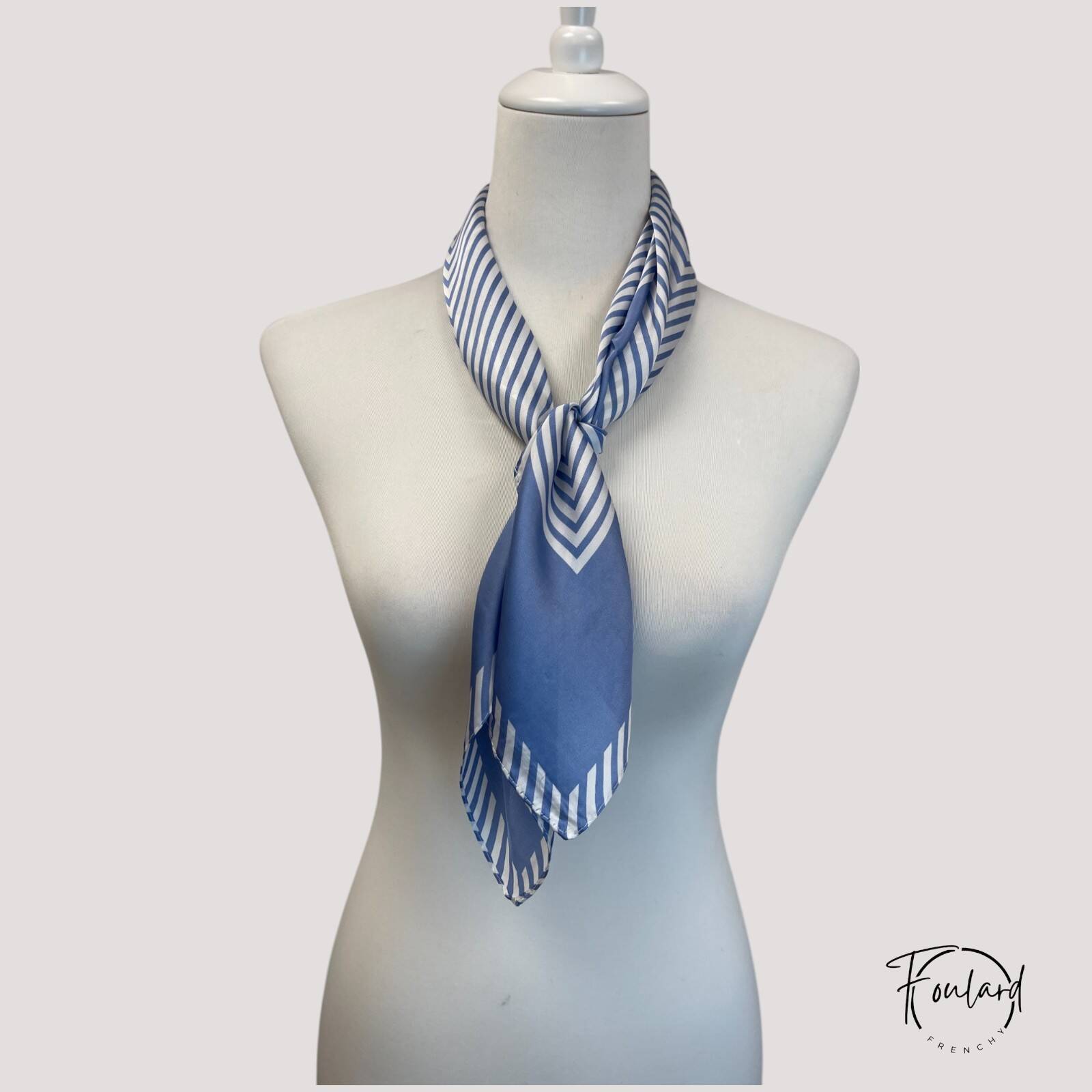 Foulard carré deluxe, rayures bleues – Image 4