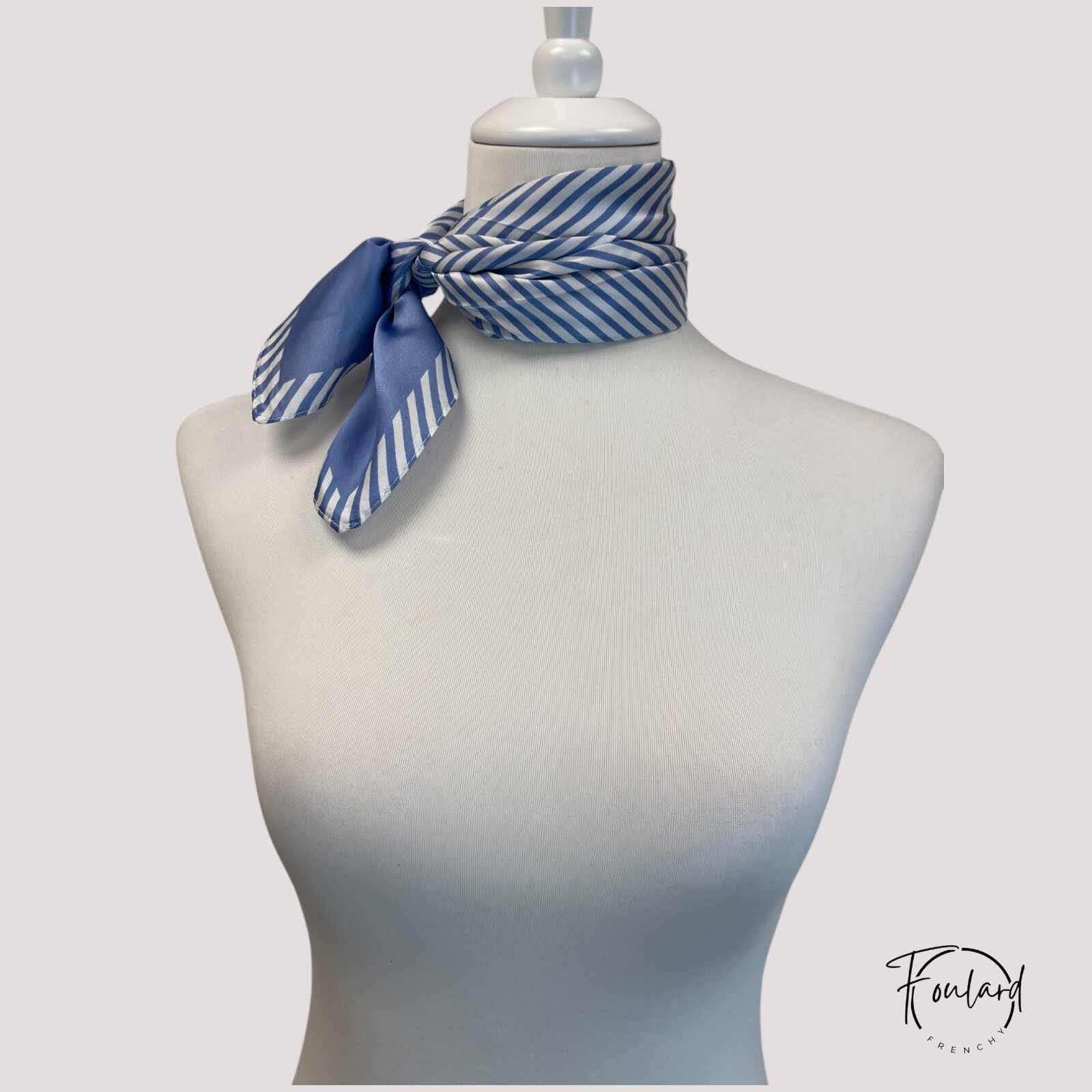 Foulard carré deluxe, rayures bleues – Image 3