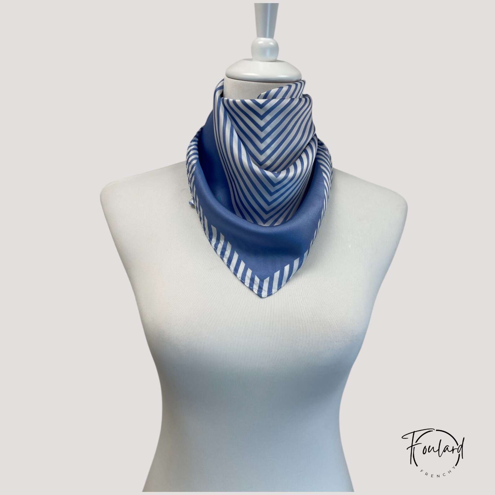 Foulard carré deluxe, rayures bleues – Image 2