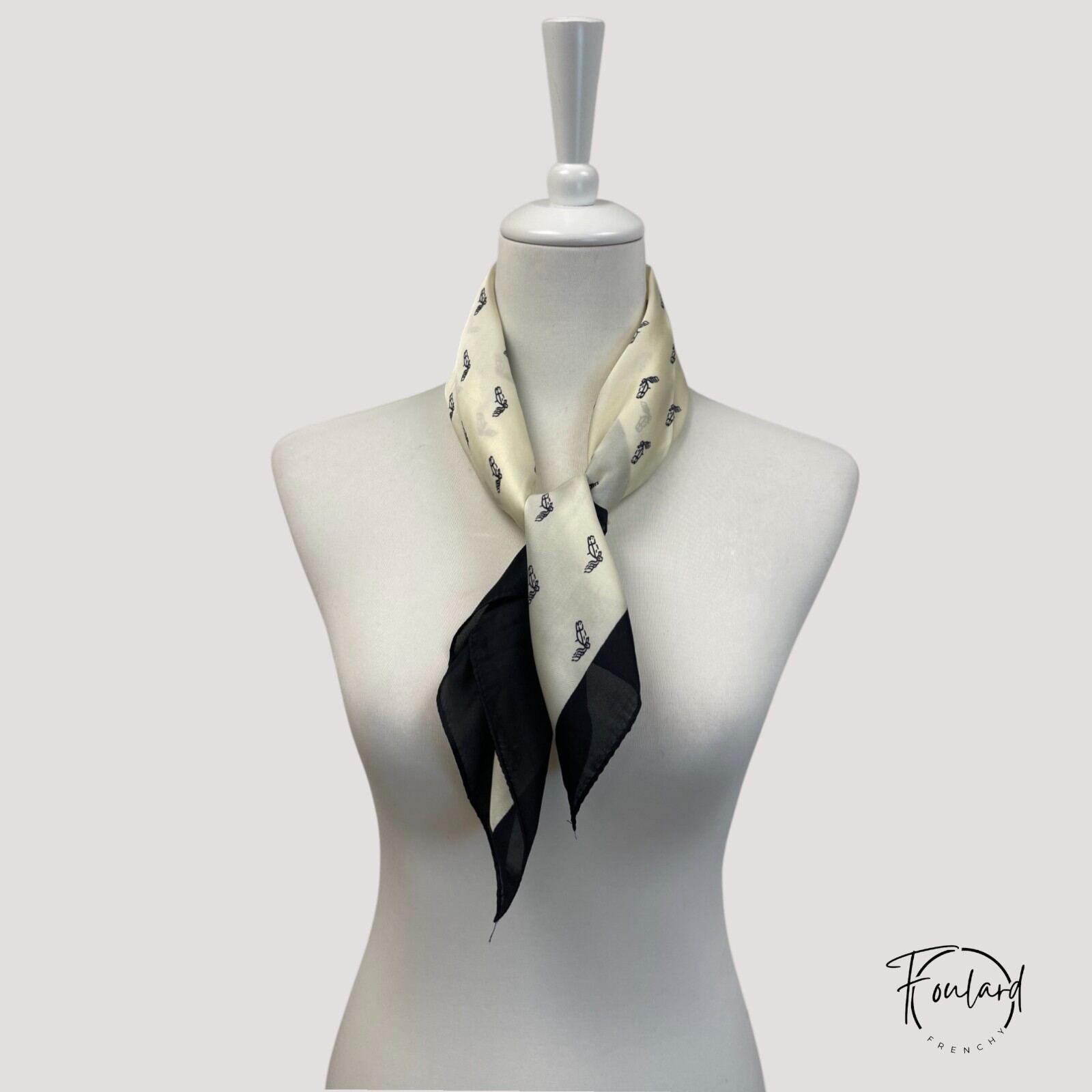 Foulard carré blanc, tissu fin – Image 4