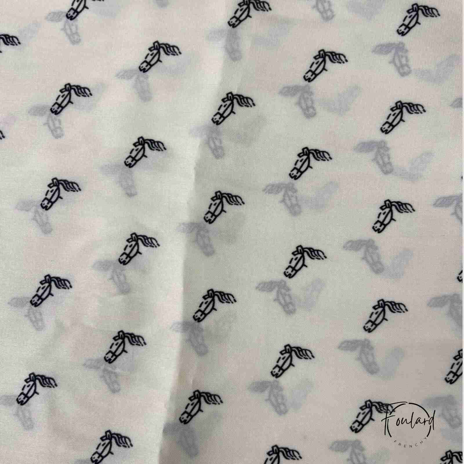 Foulard carré blanc, tissu fin – Image 5