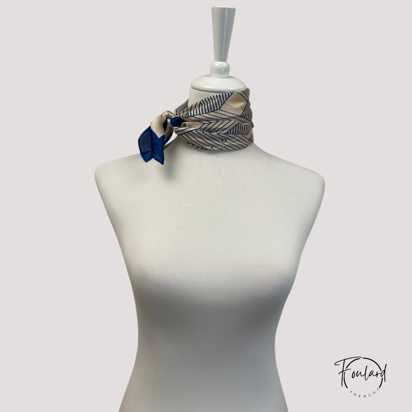 Foulard carré rose, tissu fin – Image 4