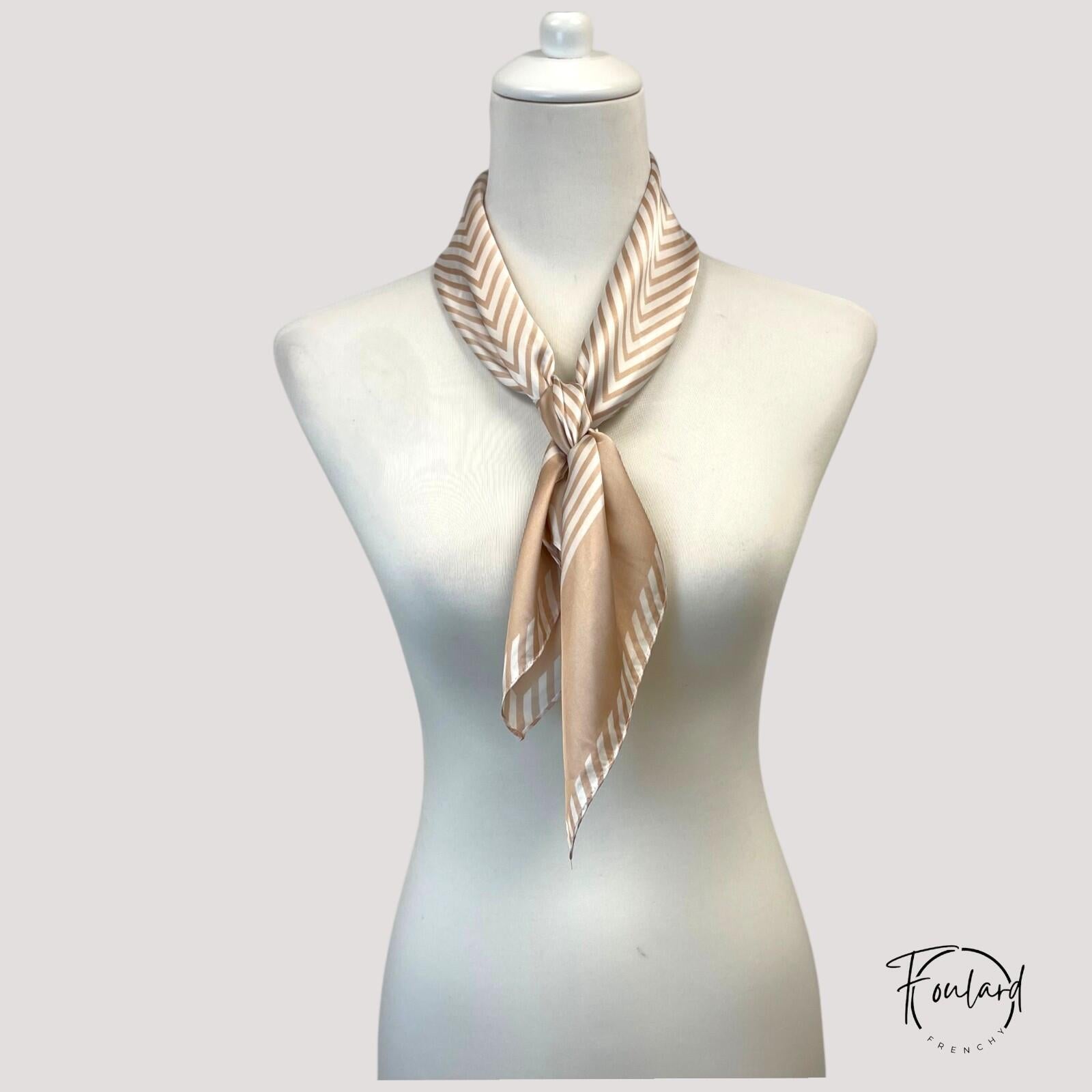 Foulard carré deluxe, rayures beiges – Image 3