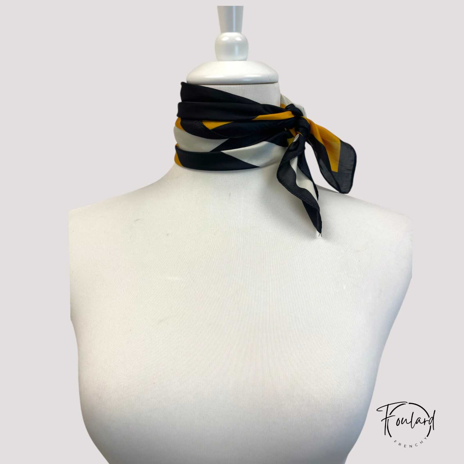 Foulard carré orange, tissu confortable – Image 4