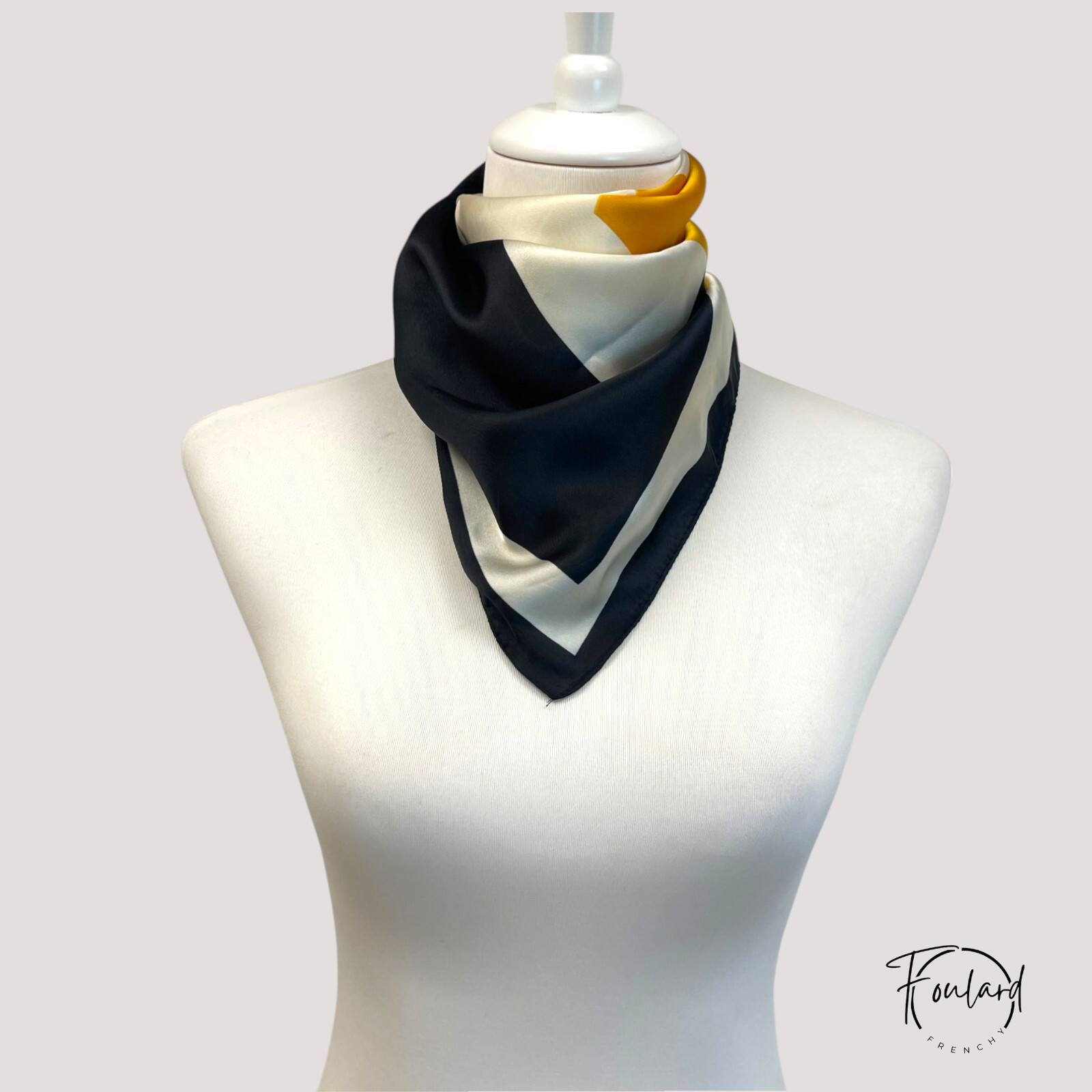 Foulard carré orange, tissu confortable – Image 2