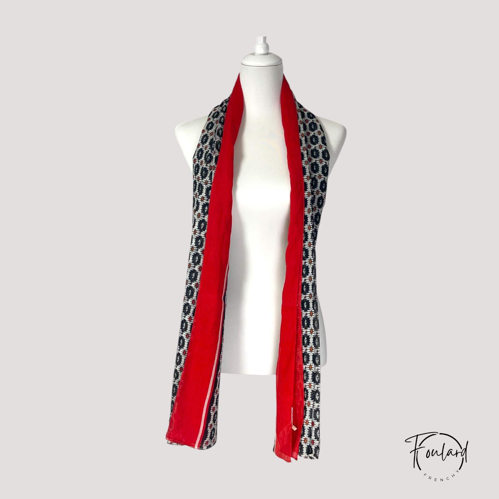 Foulard en coton, motif géométrique noir et rouge – Image 2