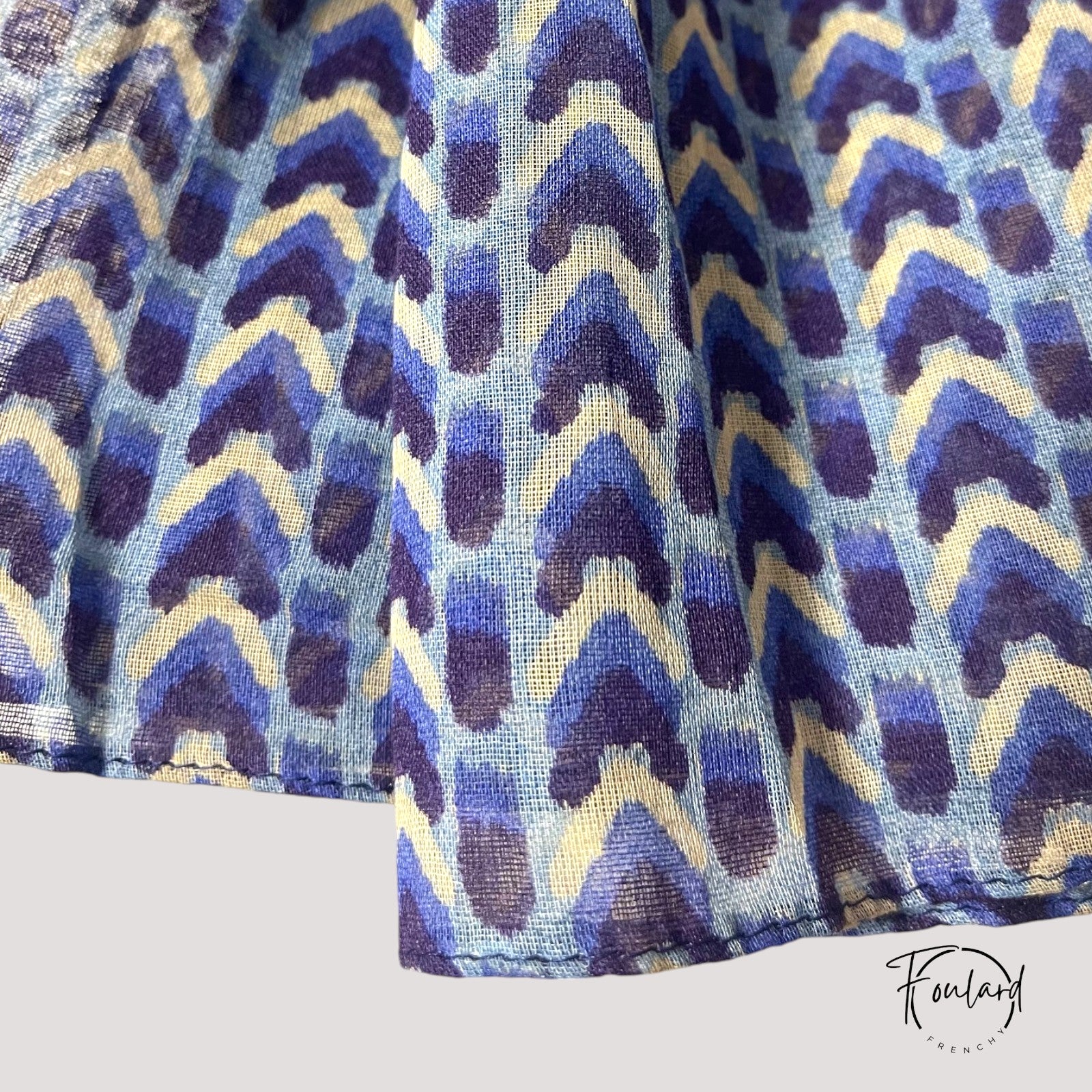 Foulard en coton, motifs géométriques bleu marine – Image 4