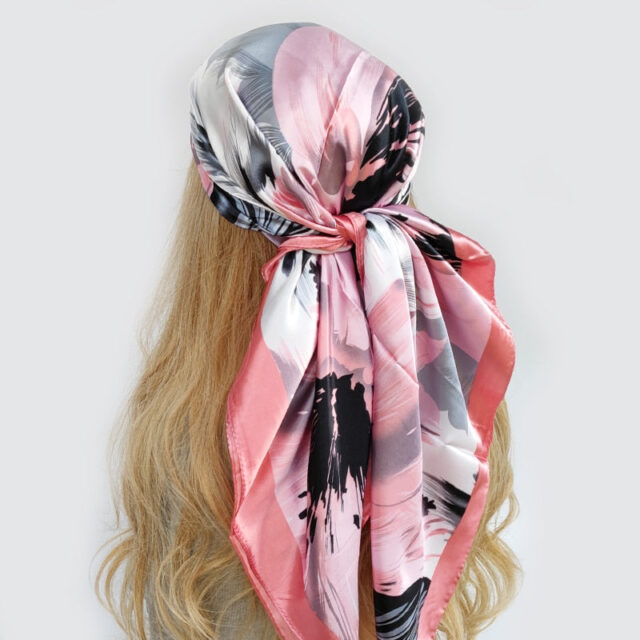 Foulard carré rose éclatant, motifs taches de peinture