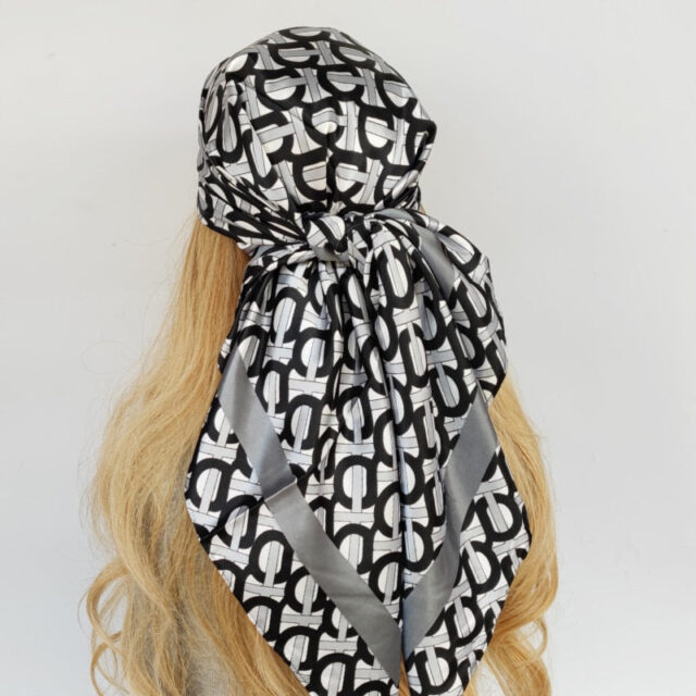 Foulard carré noir et gris argenté, imprimés géométriques