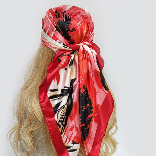 Foulard carré rouge flamboyant, motifs taches de peinture