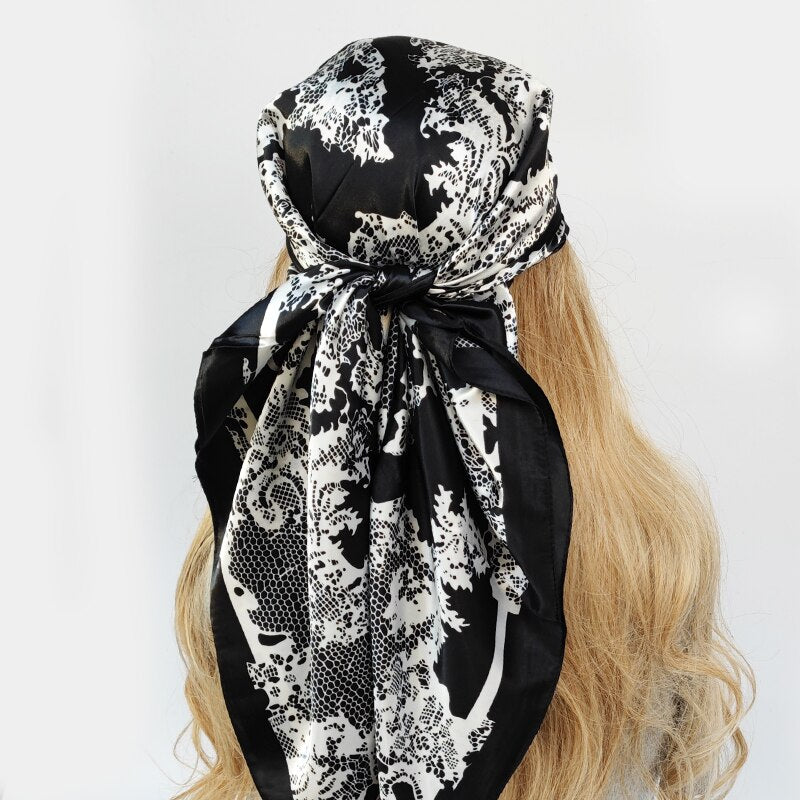 Foulard carré blanc, imprimé baroque bohème