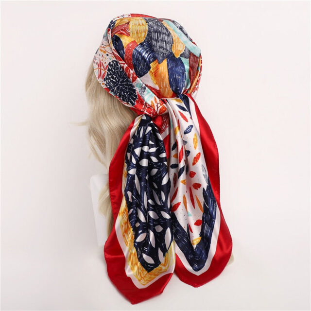 Foulard carré multicolore à gros motifs