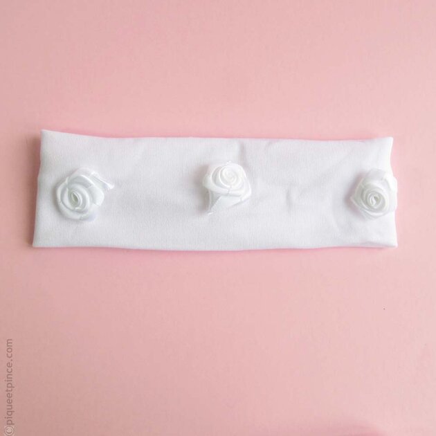 Bandeau bébé, trois fleurs blanches