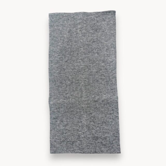 Bandeau à fines rayures noir et gris