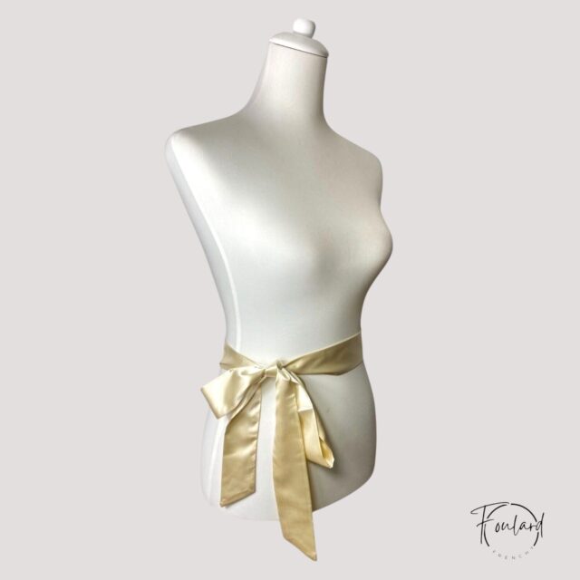 Ceinture foulard blanc crème, satinée