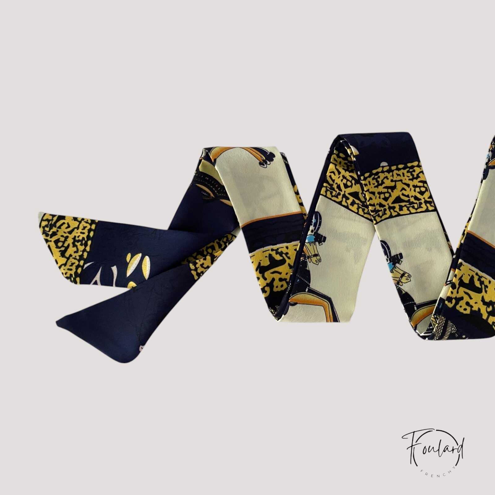 Ceinture foulard bleu marine, motif équestre – Image 2