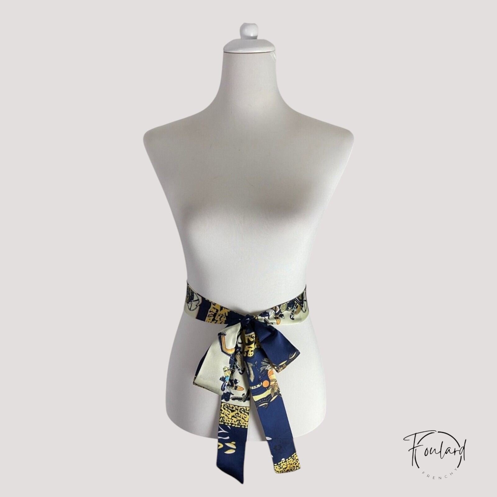 Ceinture foulard bleu marine, motif équestre