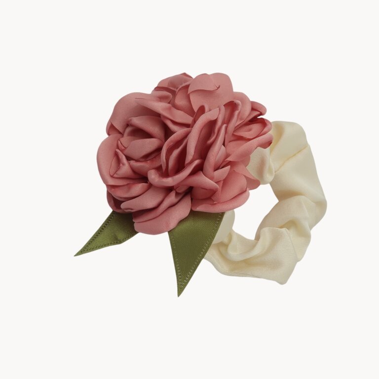 Chouchou fleur en tissu et feuilles décoratives