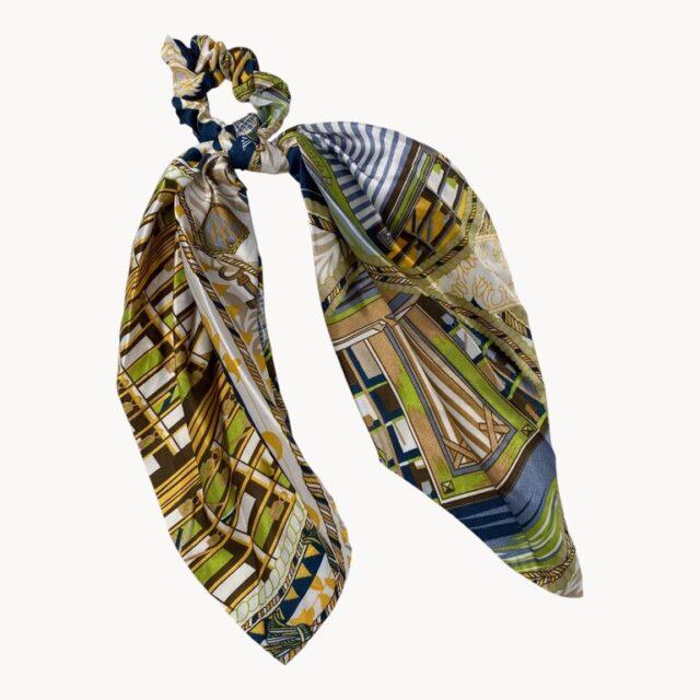 Chouchou effet soie, motif géométrique bleu et vert