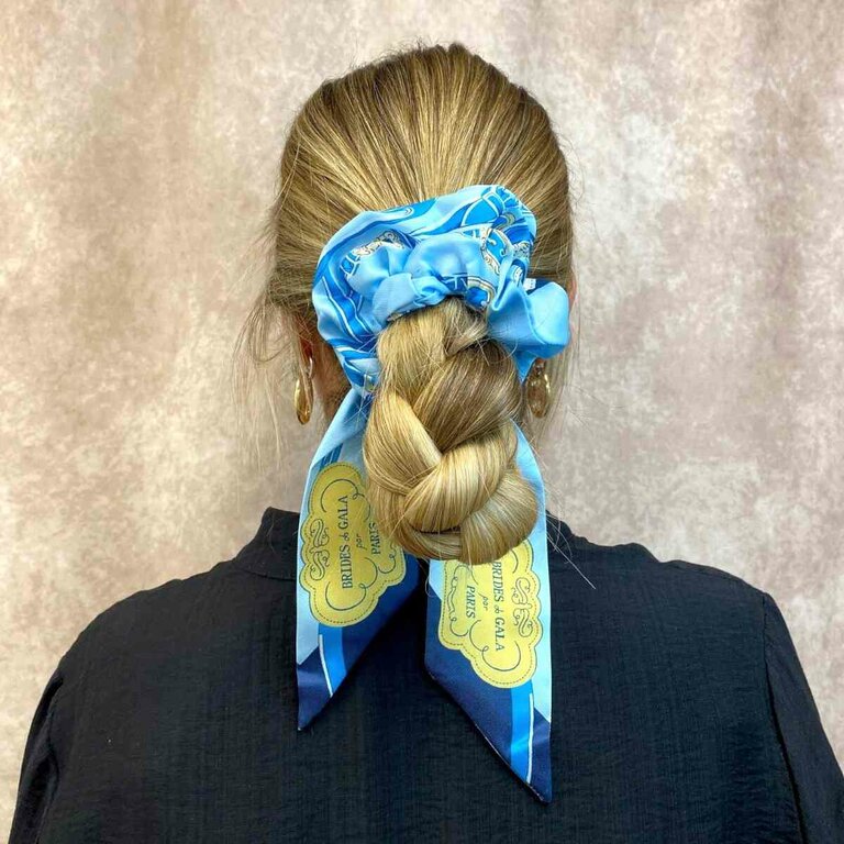 Chouchou motif foulard bleu, thème équestre – Image 2