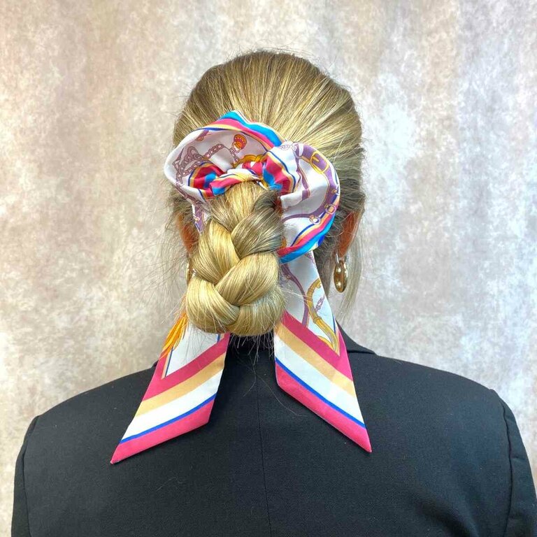 Chouchou motif foulard bleu et fuchsia, thème équestre – Image 2