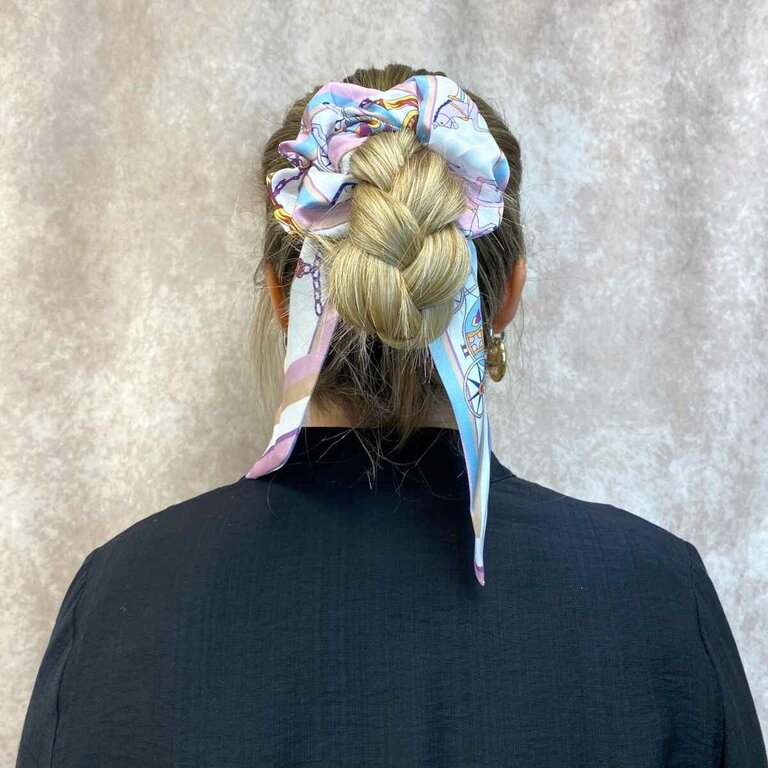 Chouchou motif foulard parme, thème équestre – Image 2