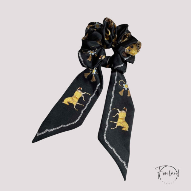 Chouchou motif foulard, thème équestre noir