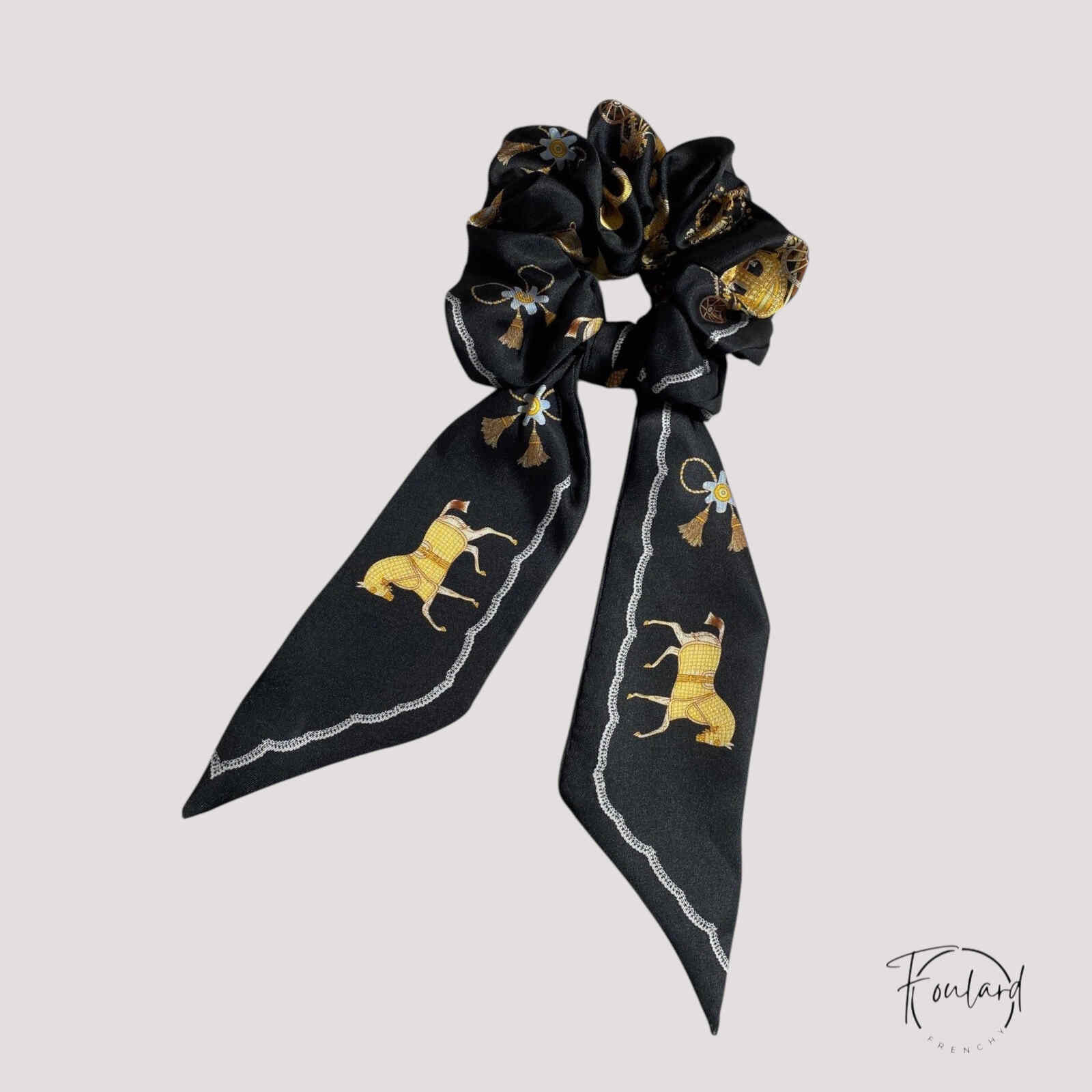 Chouchou motif foulard, thème équestre noir