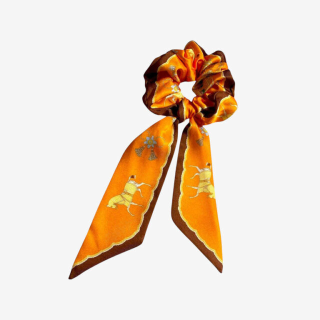 Chouchou motif foulard orange, thème équestre