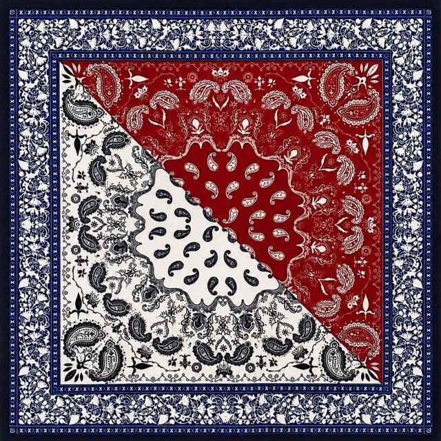 Foulard carré femme 68 x 68 cm rouge blanc et bleu marine à motif bandana