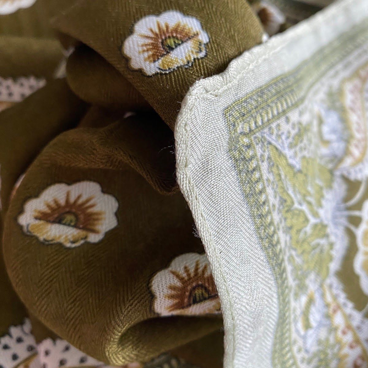 Foulard carré kaki et vert d’eau 68 cm – Image 3