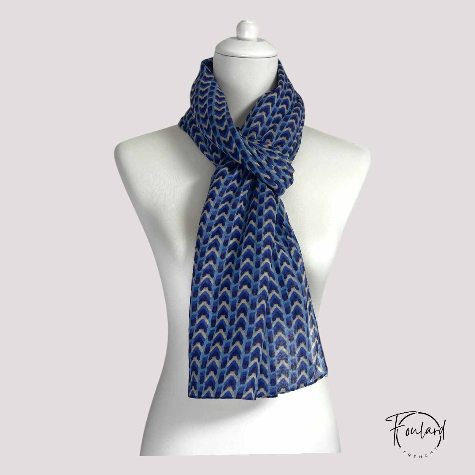Foulard en coton, motifs géométriques bleu marine
