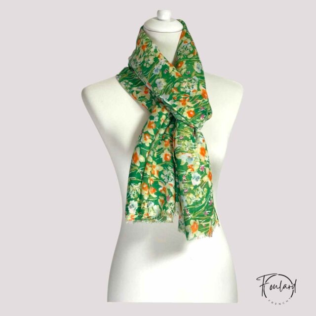Foulard vert, imprimé fleurs