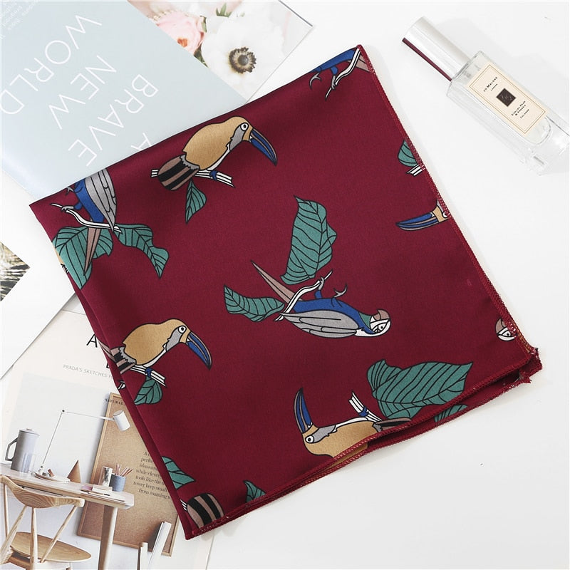 Foulard carré bordeaux, perroquets et toucans – Image 2