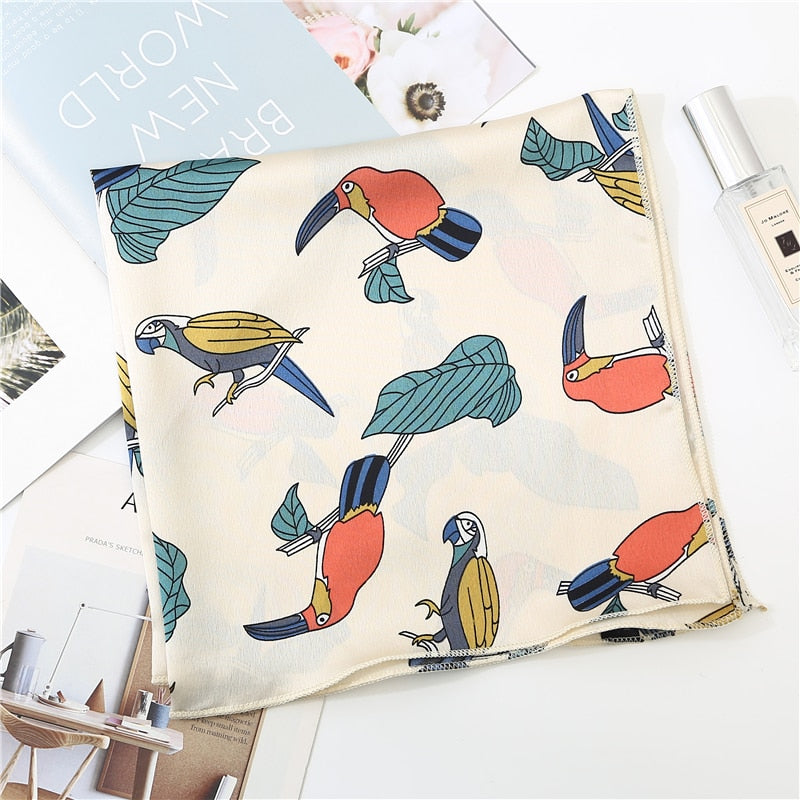 Foulard carré crème, perroquets et toucans – Image 2