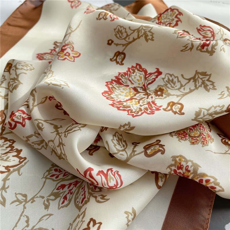 Foulard carré brun, tissu fin – Image 6