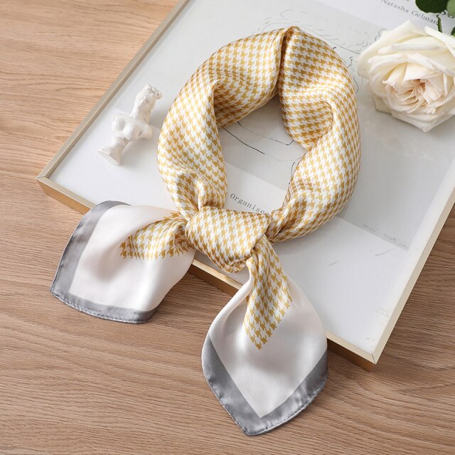 Foulard carré jaune, tissu confortable